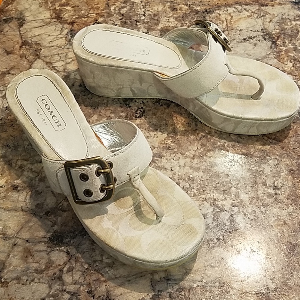 Coach 7 5 gently used